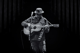 Danny Schmidt live - horizontal
